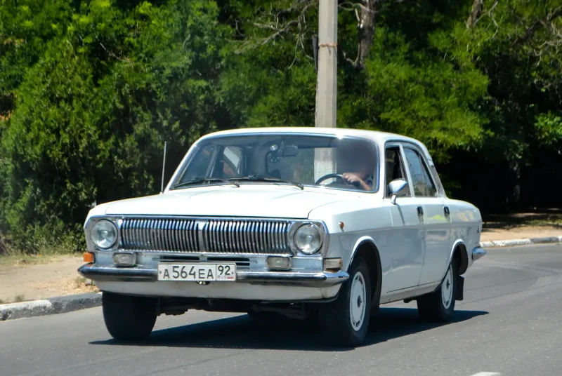 Волга ГАЗ 24 10 бежевая