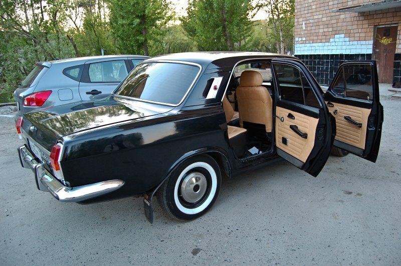Черный салон ГАЗ 24