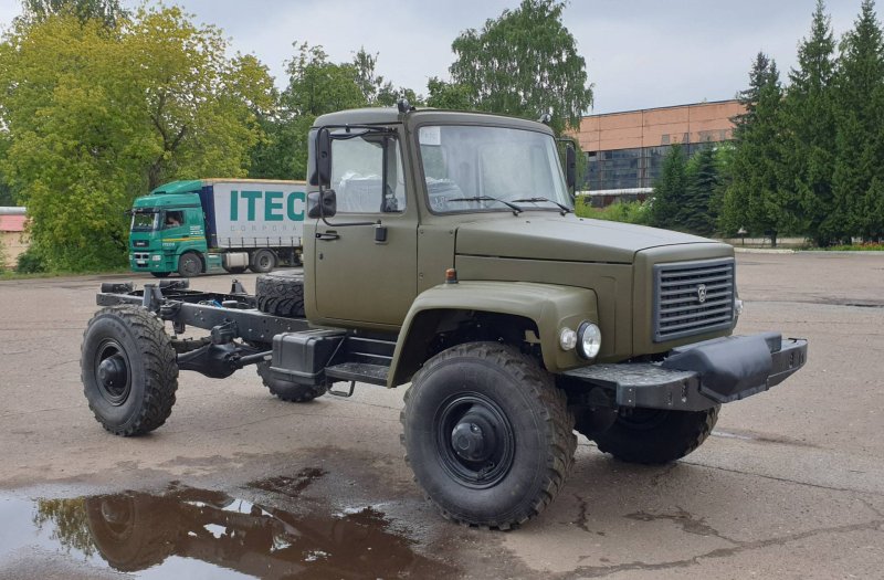 ГАЗ 3308 трехосный