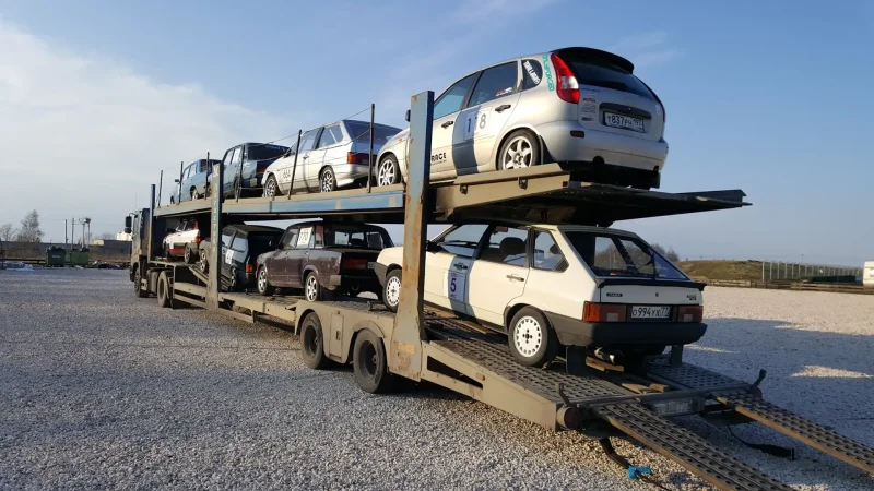 Автовоз с автомобилями