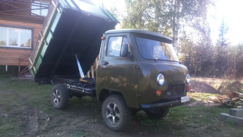 УАЗ грузовой 3303 самосвал