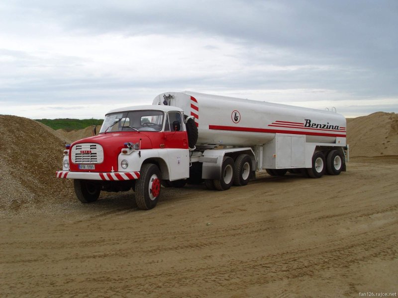 Tatra 148