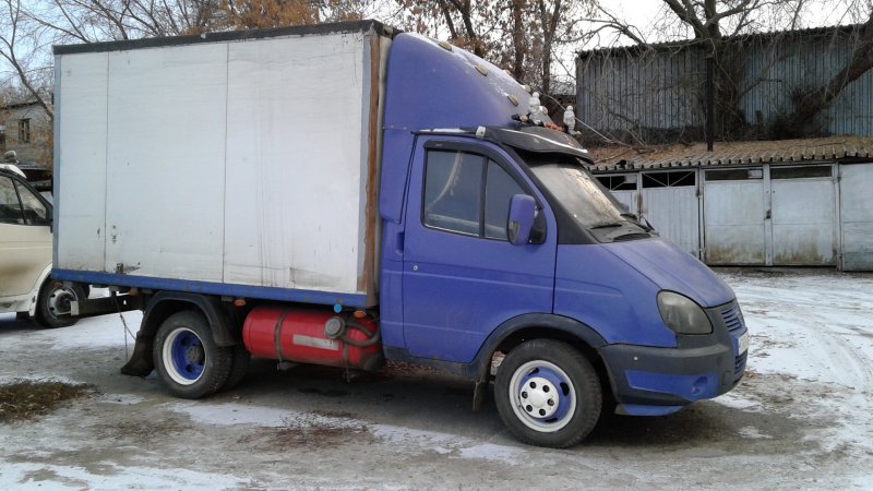 Газель на белых дисках