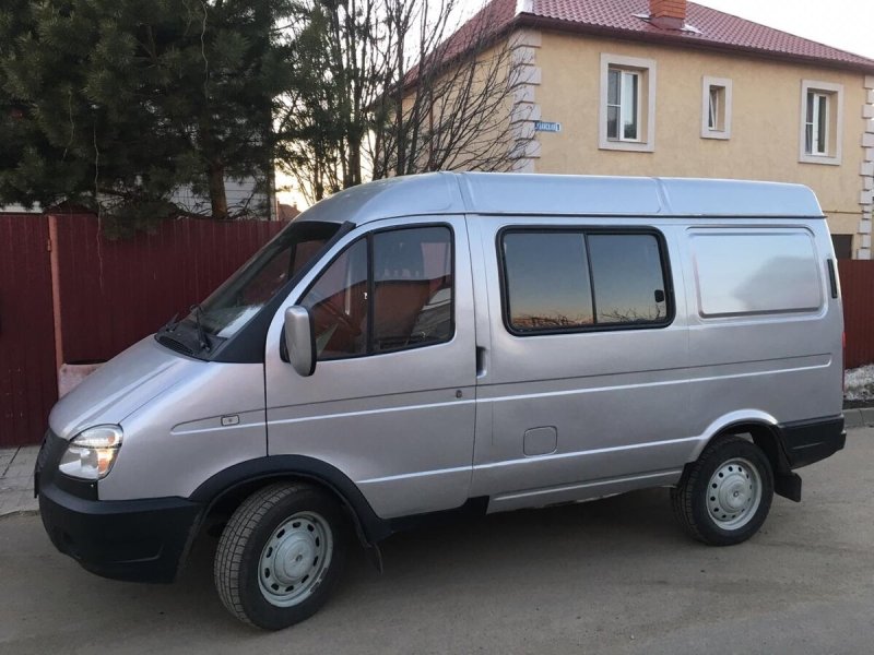 Серебристой ГАЗ-2752 (Соболь)