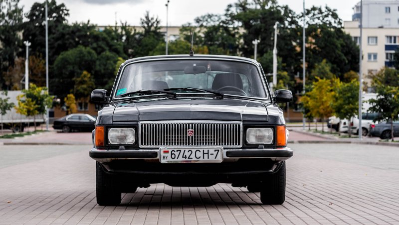 ГАЗ 3102 перед