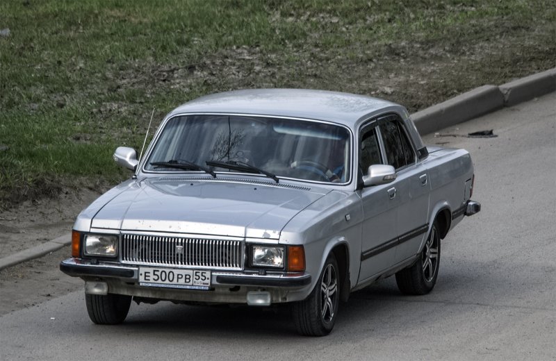 Волга ГАЗ 3102 серая