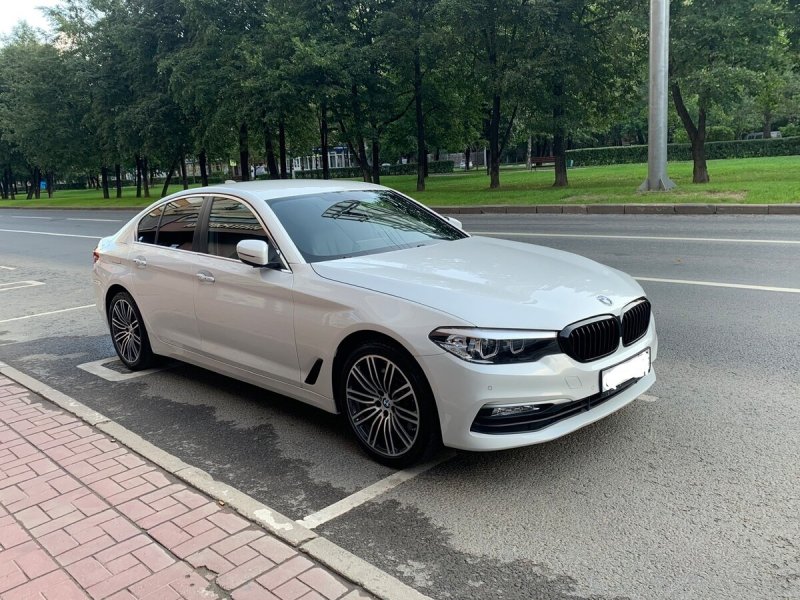 БМВ 530i белая