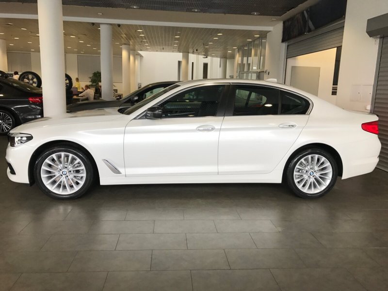 BMW f10 Рестайлинг белый
