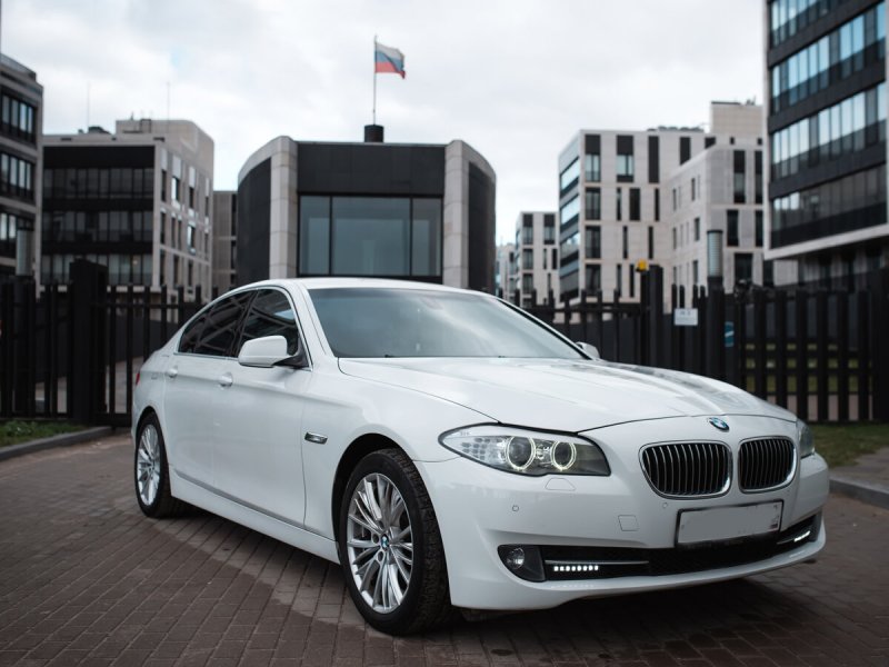 BMW 5 f10 3.0 белая