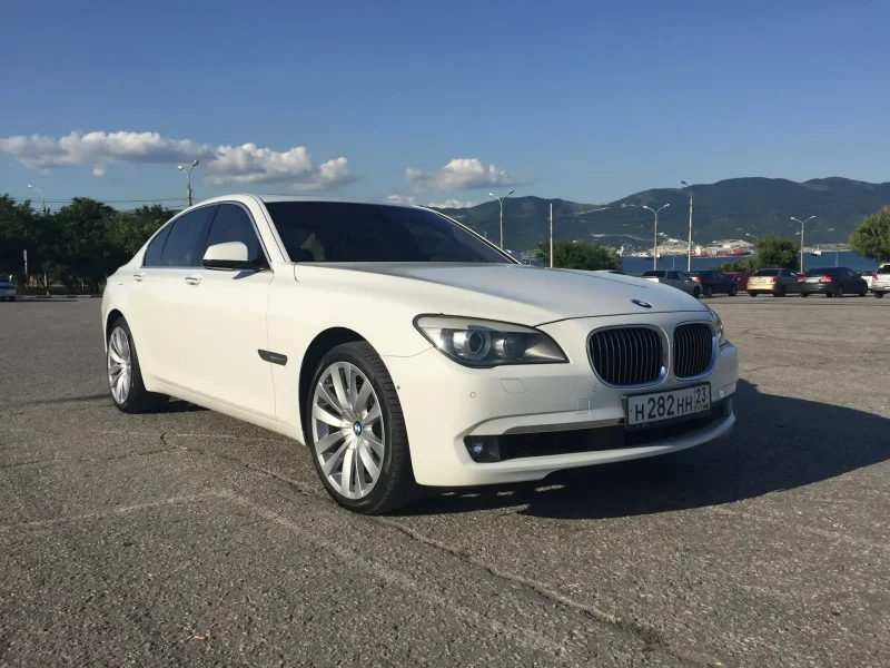 BMW 740 f01 белый перламутр