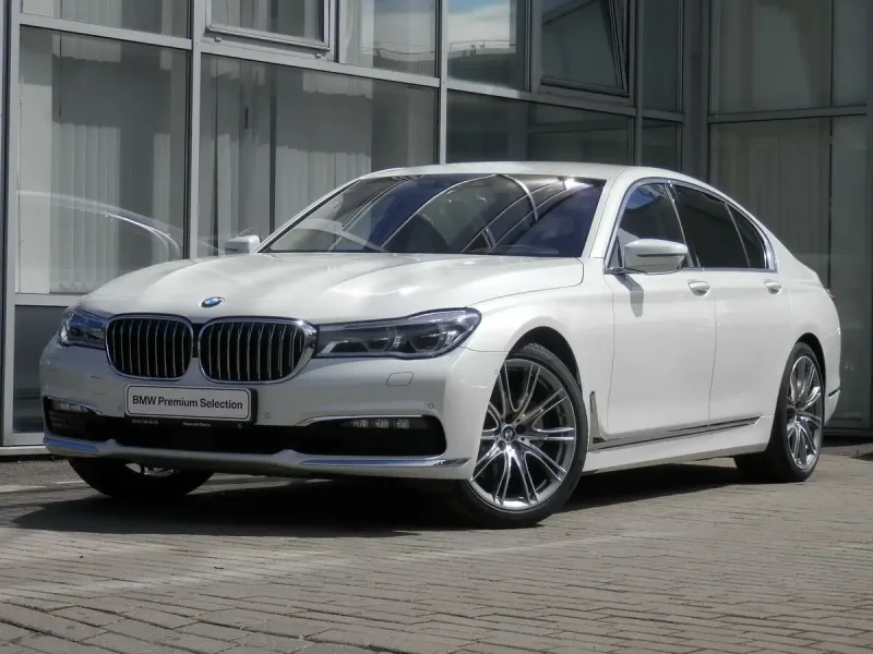 BMW 7 белая