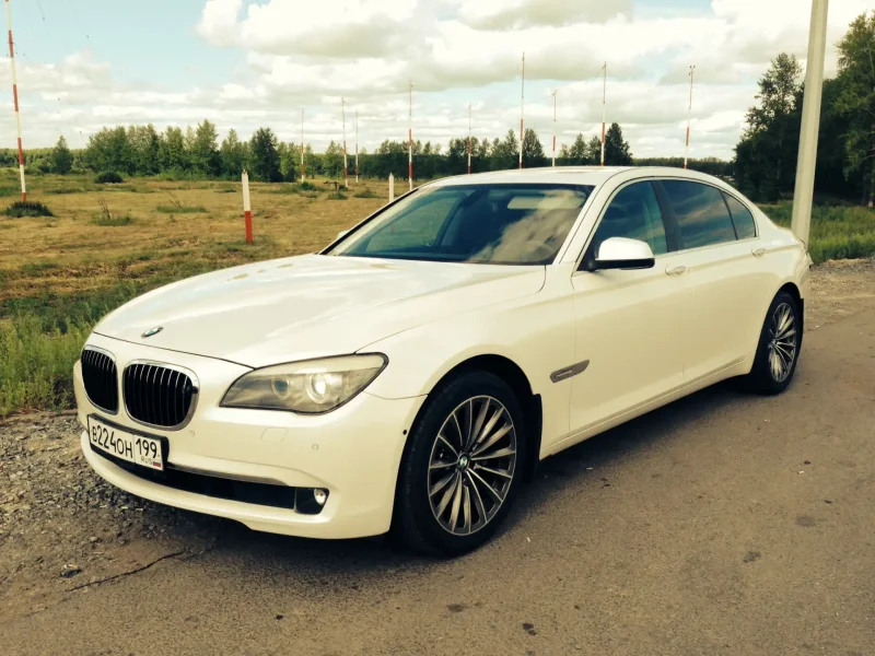 BMW 7 f01 белая