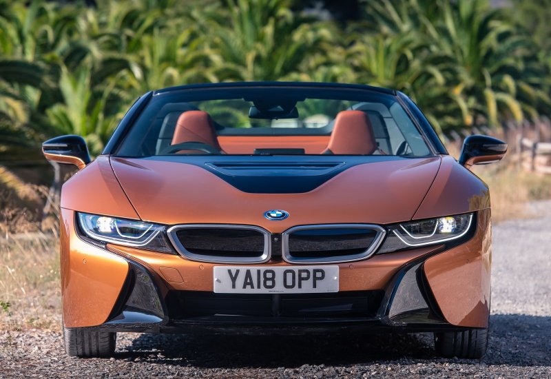 BMW i8 перед