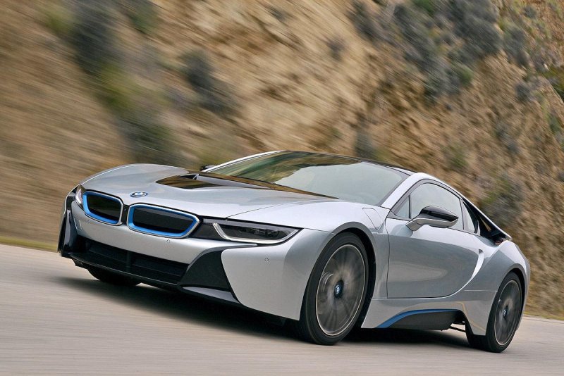 BMW i8 турбо