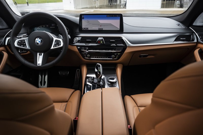 BMW 5 2021 салон