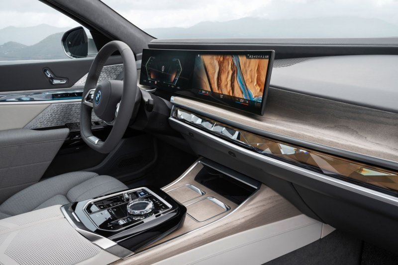 BMW 7 2023 салон