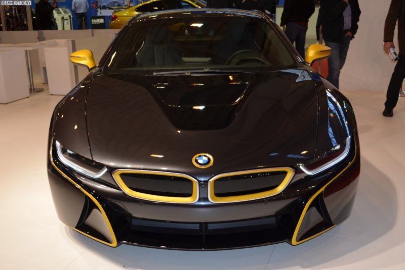 BMW i10 красный