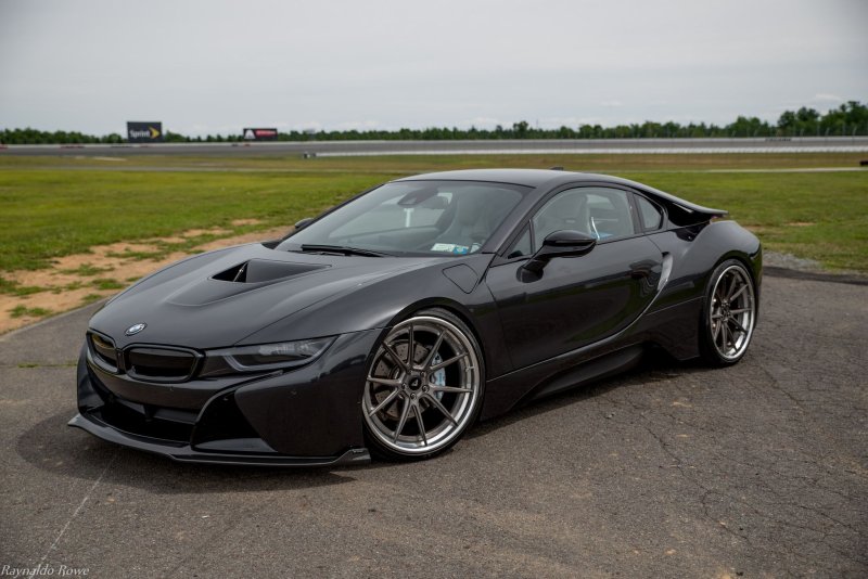BMW i8 Радужный