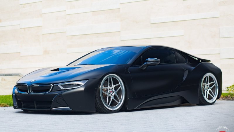 BMW i8 неоновая