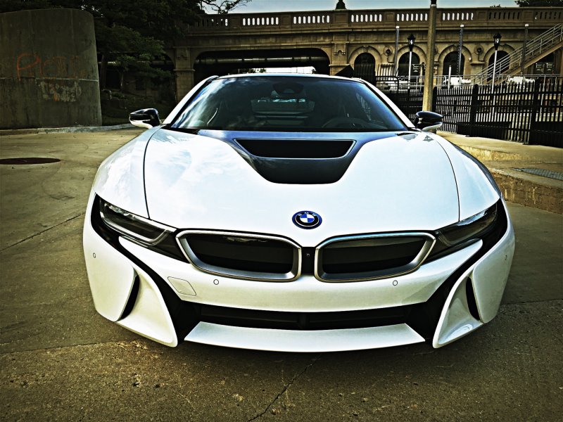 White BMW i8 Tuning