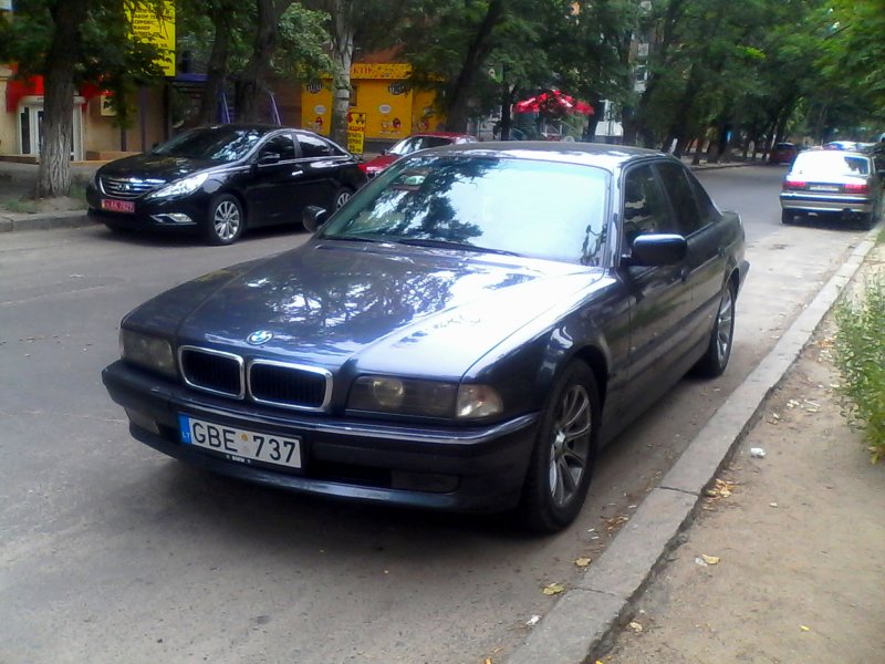 BMW 737i