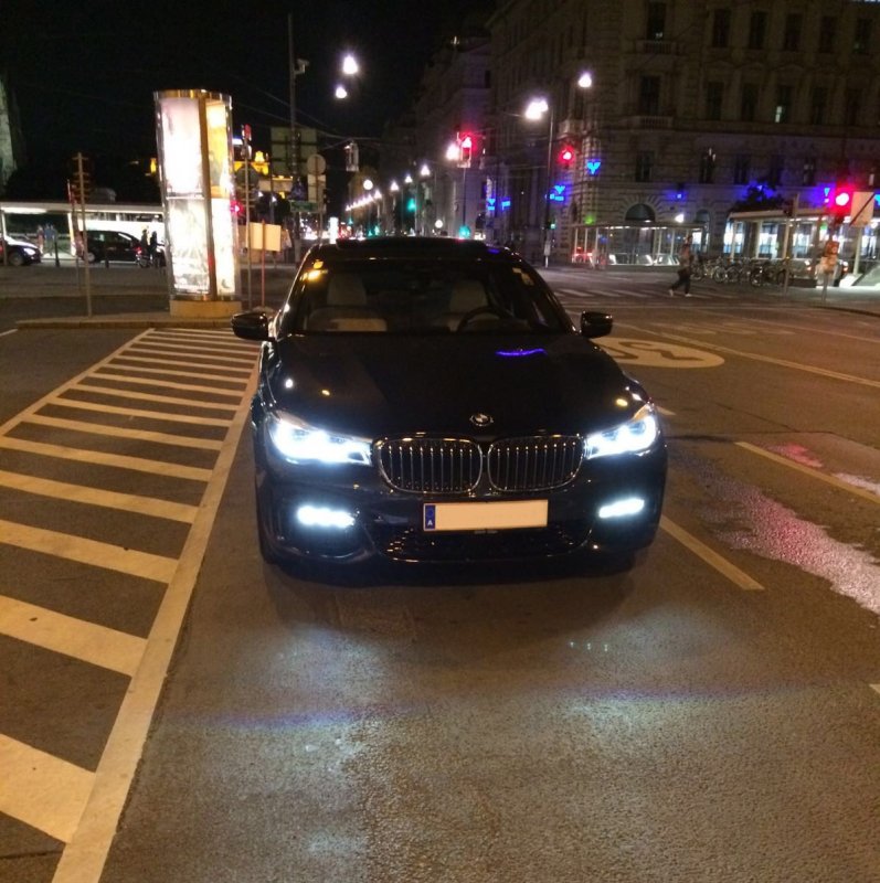 BMW 7 g11 ночью