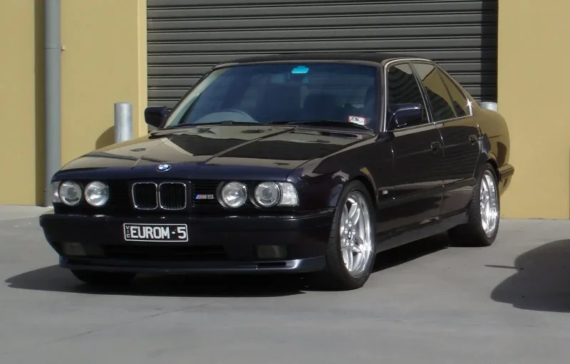 BMW e34 черная