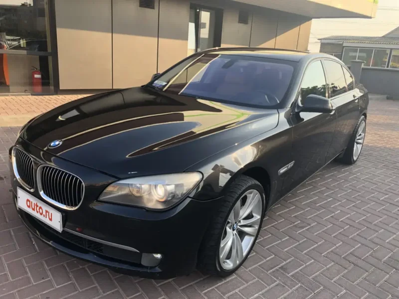 БМВ 750i 2010 года