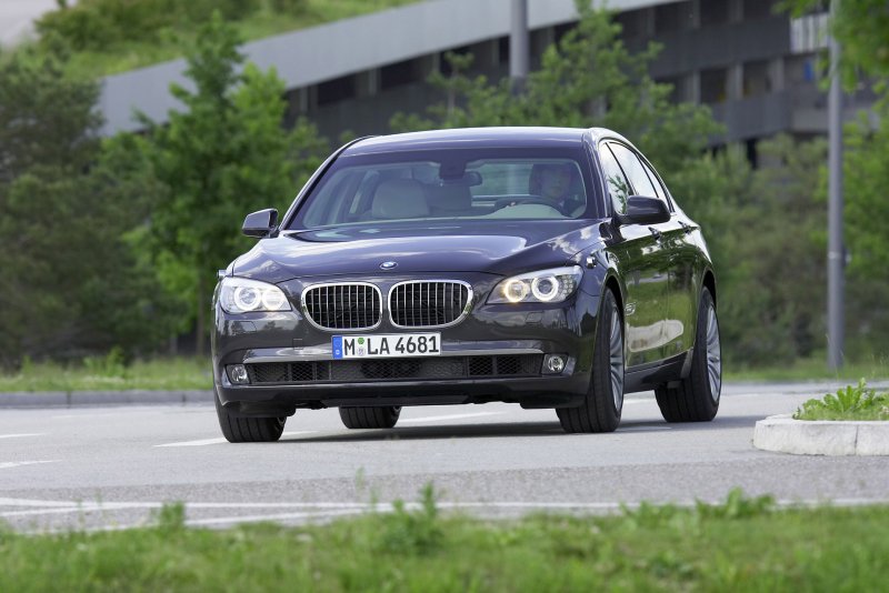 BMW 7 Series f01 Black