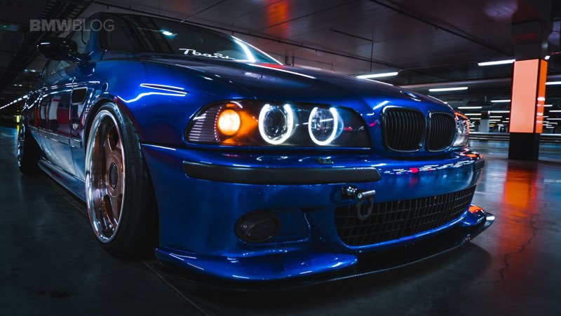 BMW неоновая м5