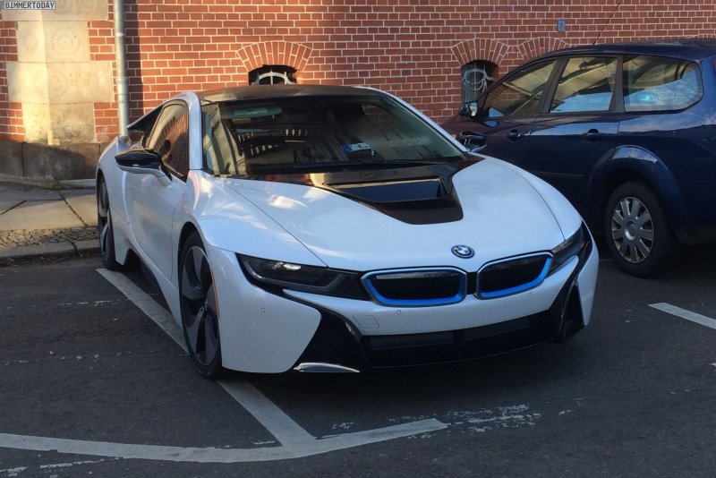 БМВ i8 белая