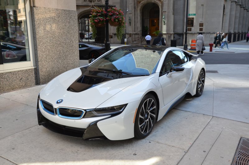BMW i8 2019 белый