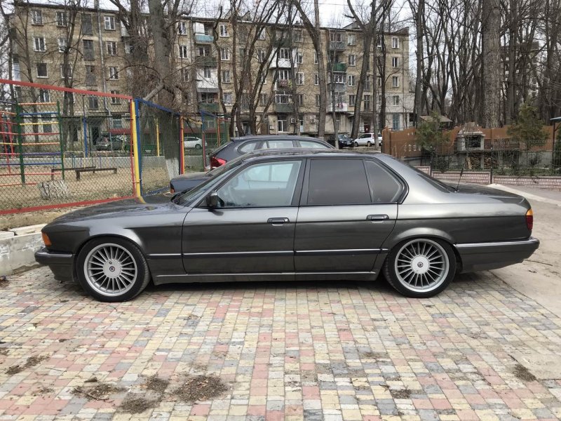 BMW 7 e32 r 18