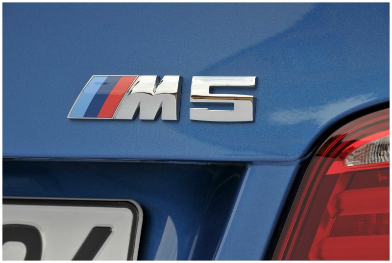 BMW m5 шильдик