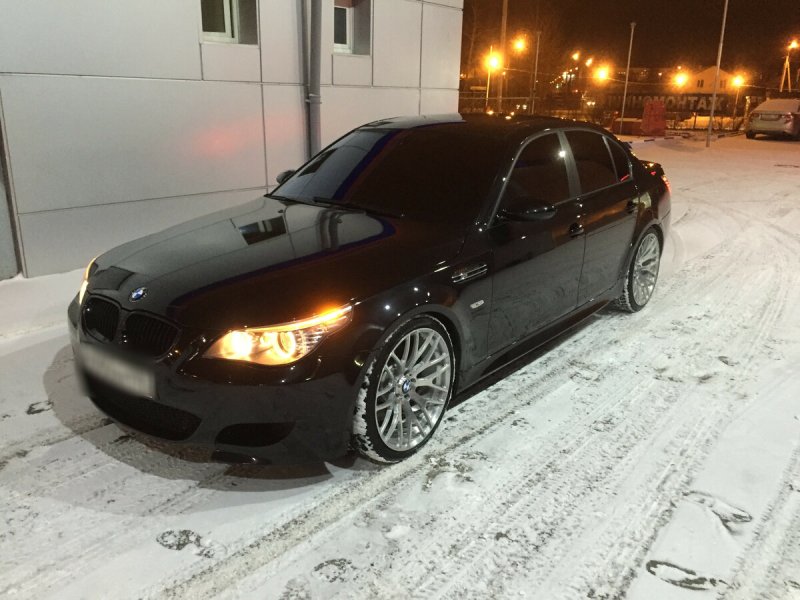 BMW e60 черная тонированная