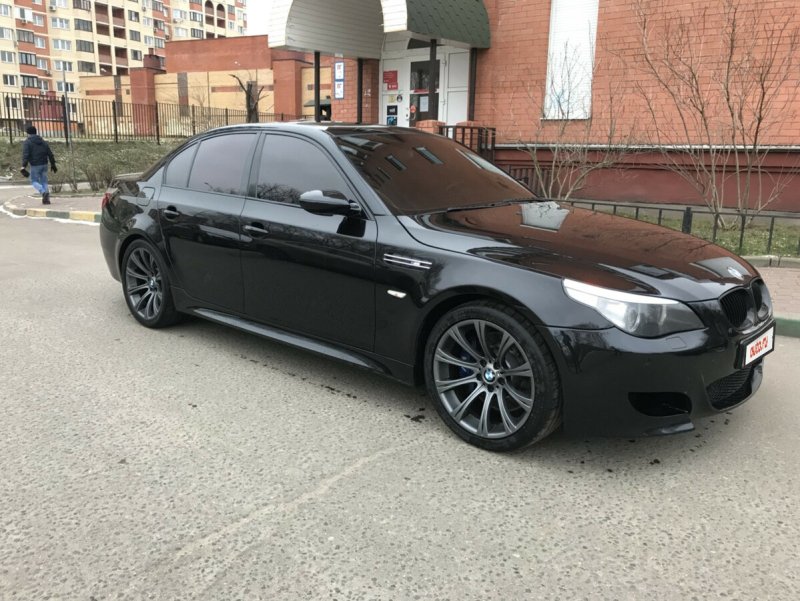 BMW 3 черная тонированная