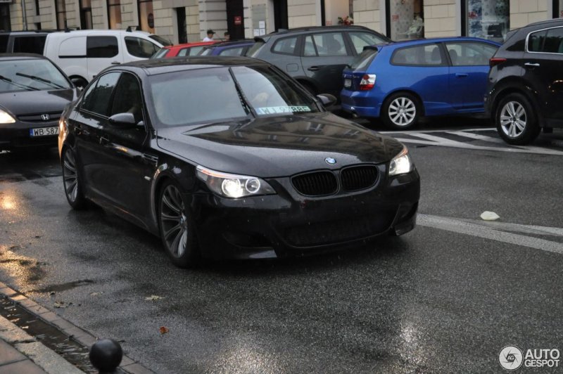 BMW e60 черная тонированная