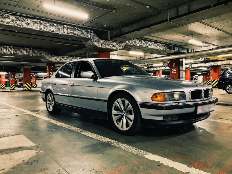 БМВ 740 e38