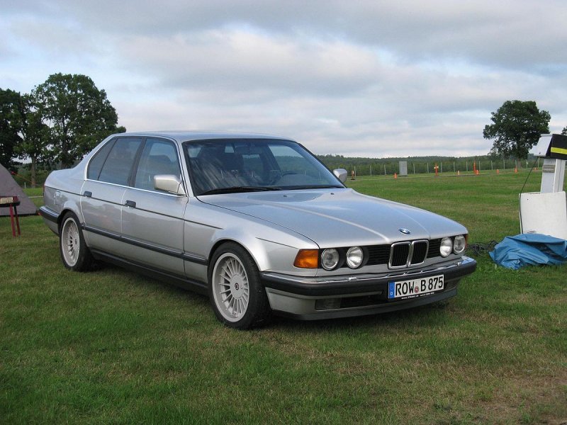 BMW e32 750i