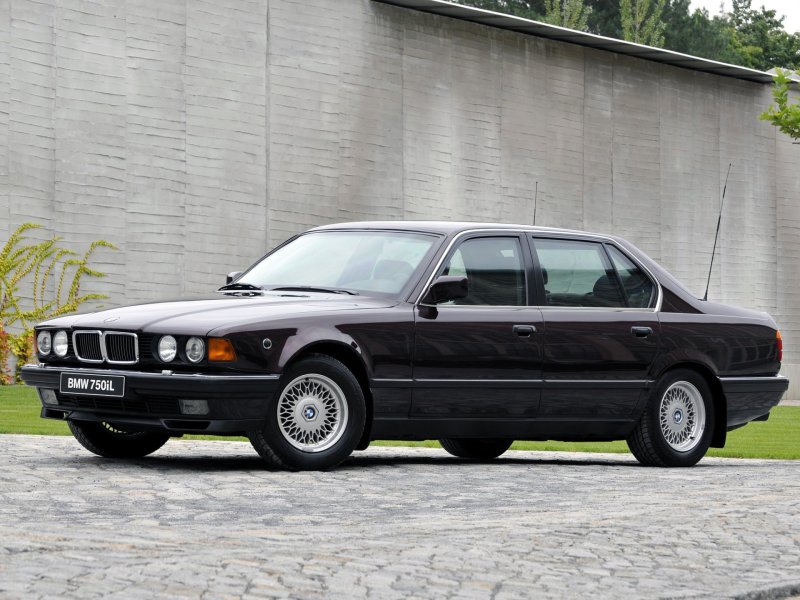 BMW 7 Series (e32)