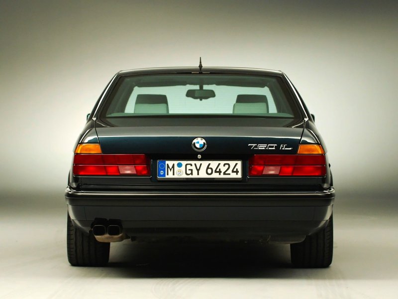 БМВ 750 il e32