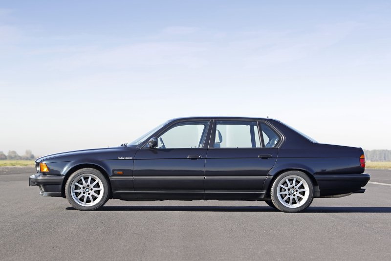BMW e32 750il