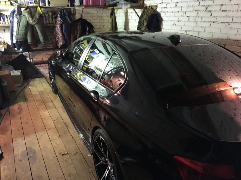 BMW m5 в гараже