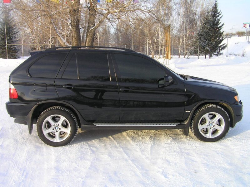 БМВ х5 е53 черный зимой