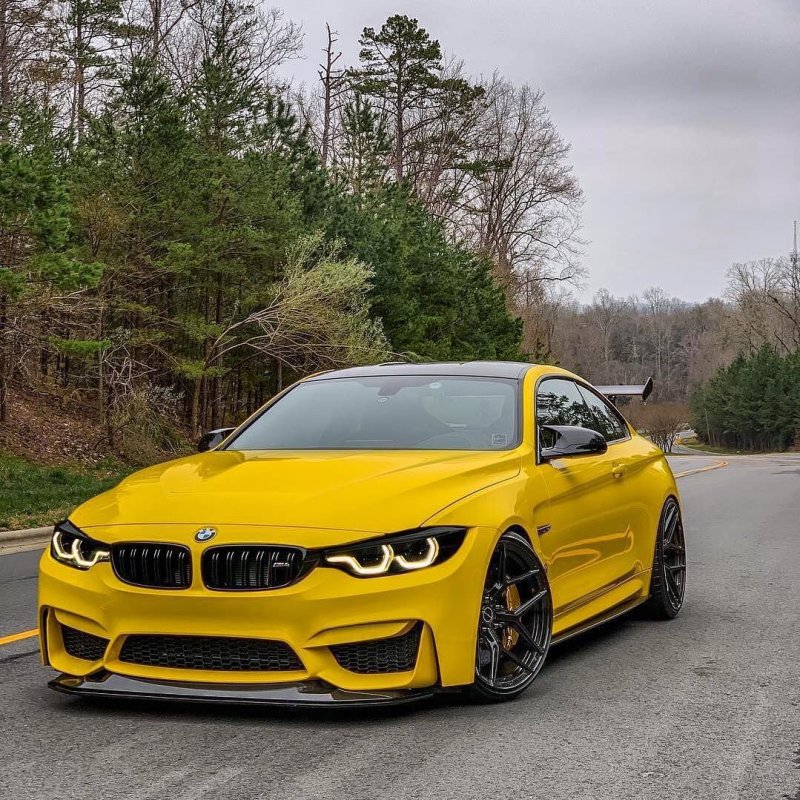 BMW m4 желтая