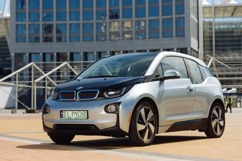 БМВ спорткар i8
