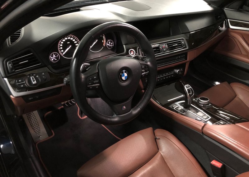 BMW f10 салон