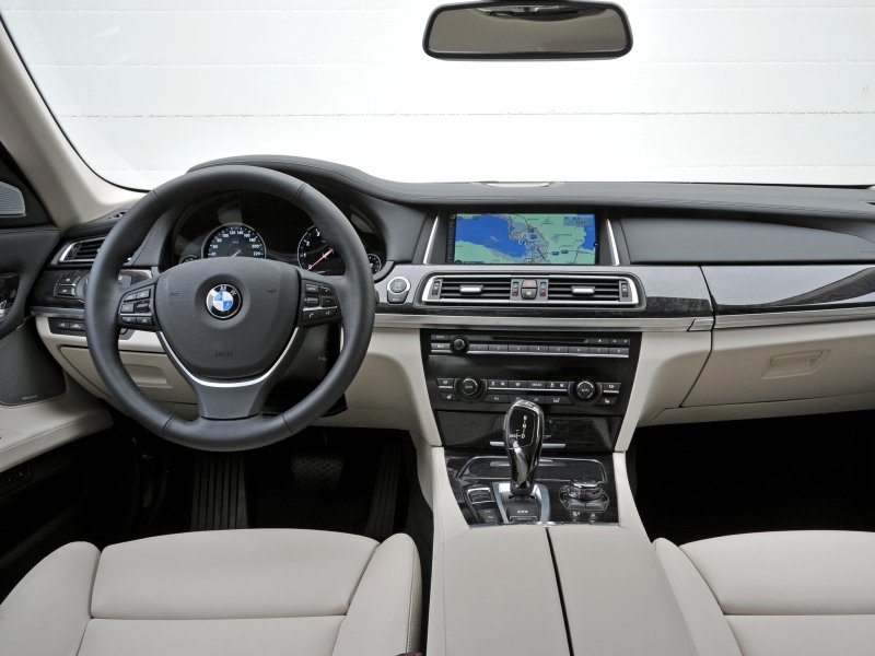 BMW 7 f01 салон