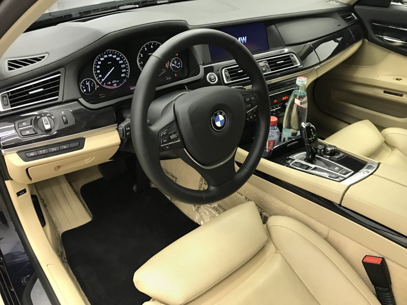 BMW 750li f02 салон
