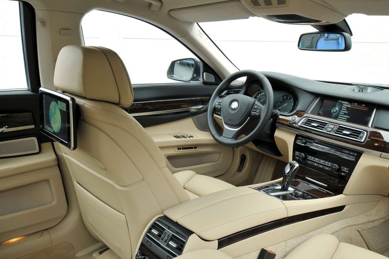 BMW 750 салон